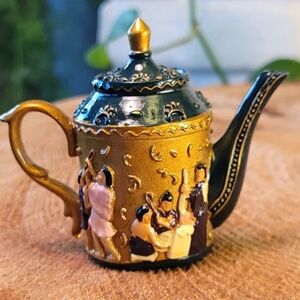 ❤️ Figures Working Cast Miniature Teapot